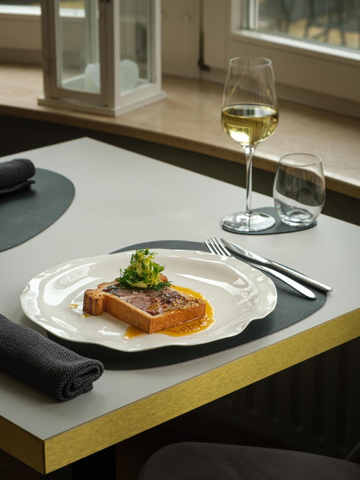 Hotel-Restaurant Beim Schlass Wiltz Exteriör bild